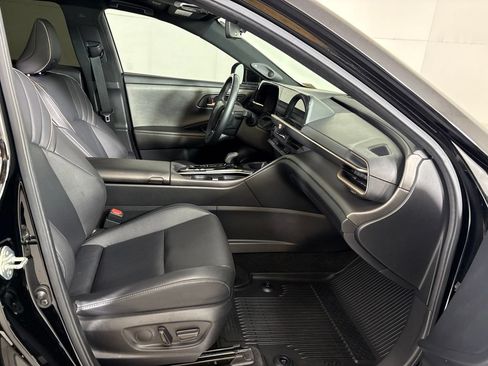 Used 2025 Toyota Crown AWD/4WD image 15