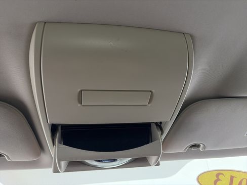 Used 2013 Dodge Grand Caravan SE image 28