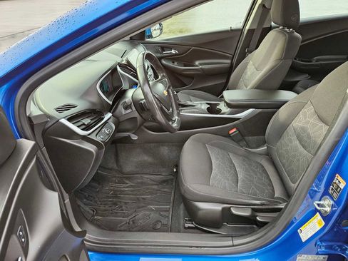 Used 2018 Chevrolet Volt LT w/ Comfort Package image 21