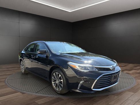 Used 2017 Toyota Avalon XLE Premium w/ All Weather Liner Package FWD image 2