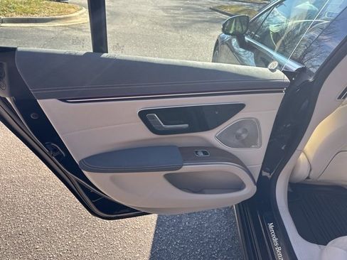 Certified 2022 Mercedes-Benz EQS 580 4MATIC Sedan image 10