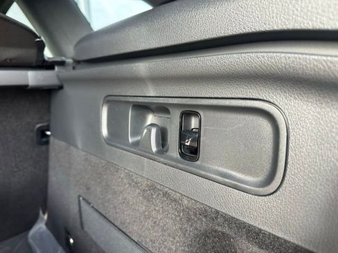 Used 2026 Mercedes-Benz GLC 300 4MATIC image 37