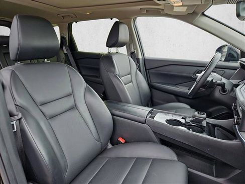 Used 2025 Nissan Rogue SV w/ SV Premium Package FWD image 21