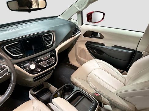 Used 2017 Chrysler Pacifica Touring-L image 23
