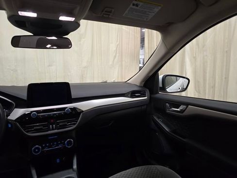 Used 2020 Ford Escape SE image 27