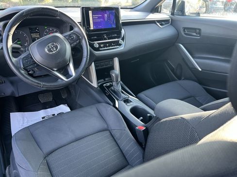 Used 2024 Toyota Corolla Cross SE image 30