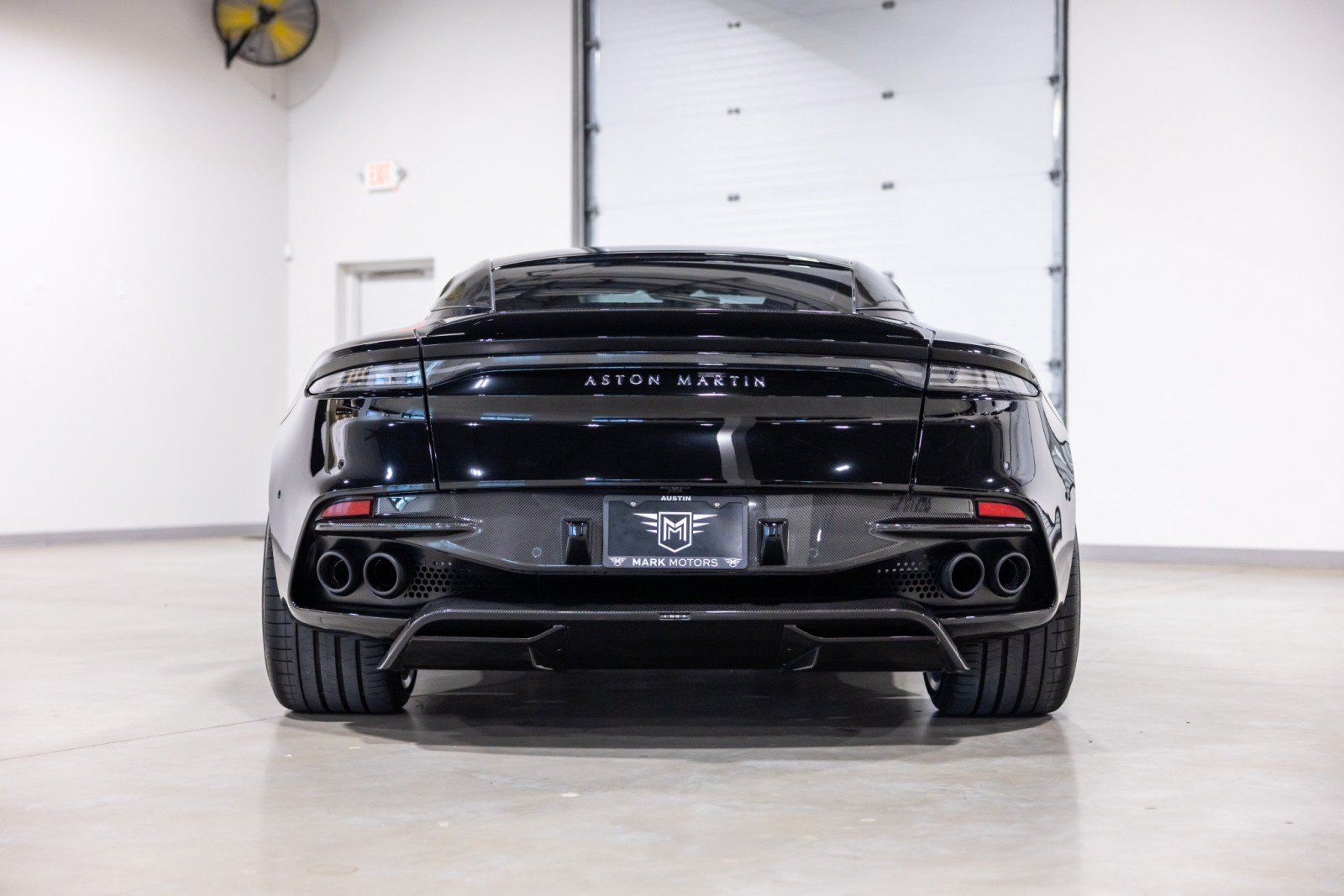 Used 2022 Aston Martin DBS Superleggera RWD image 5