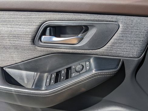 Used 2021 Nissan Rogue SV FWD image 20