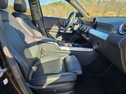 Used 2025 Mercedes-Benz GLB 250 image 22