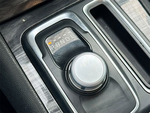 Used 2022 Chrysler 300 Touring w/ Sport Appearance Package image 16