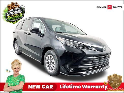 New 2026 Toyota Sienna XLE image 1