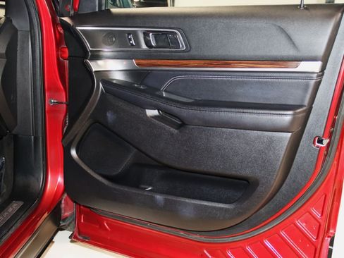 Used 2018 Ford Explorer Limited AWD/4WD image 52