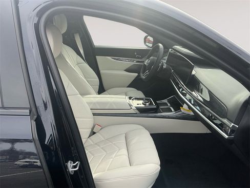 New 2026 BMW 750e xDrive image 15