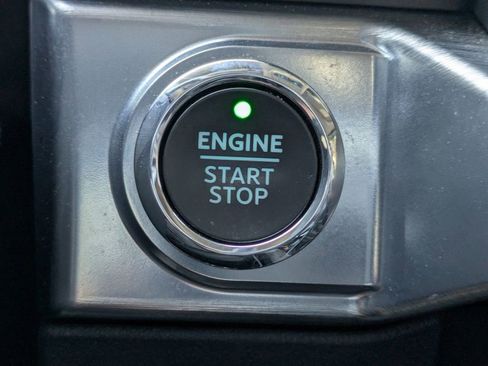 Used 2022 Ford F150 Lariat w/ Tow Technology Package image 32