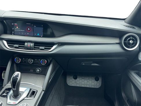 Used 2023 Alfa Romeo Stelvio Ti image 19