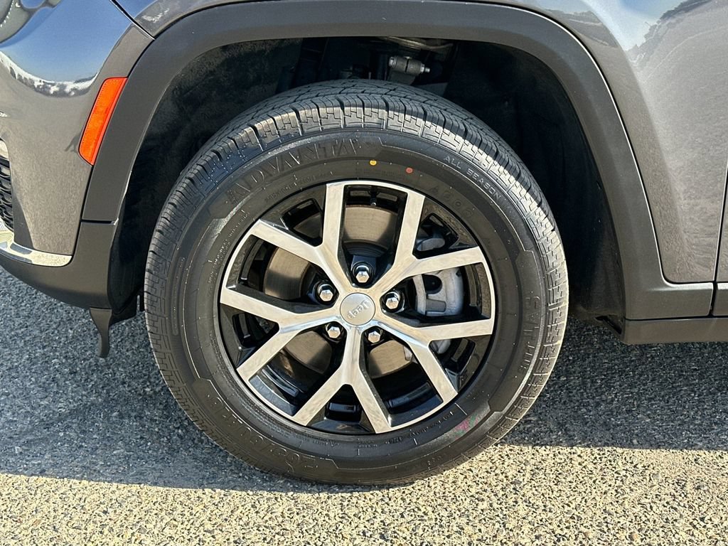 Used 2023 Jeep Grand Cherokee L Limited AWD/4WD image 36
