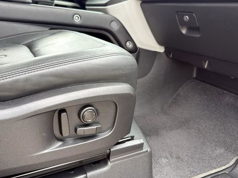 Used 2020 Land Rover Defender 110 First Edition image 24