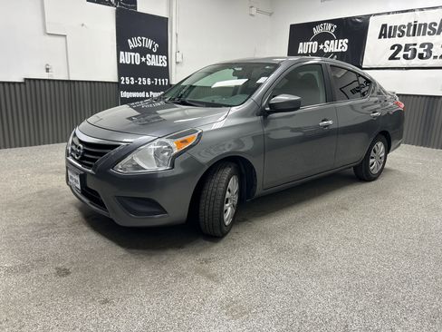 Used 2016 Nissan Versa SV FWD image 3