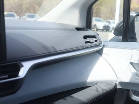 Used 2025 Toyota Sienna LE FWD image 18
