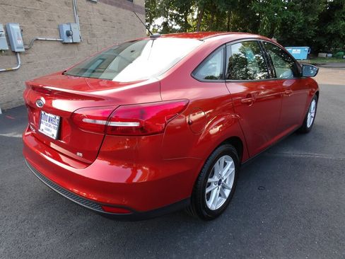 Used 2018 Ford Focus SE FWD image 5