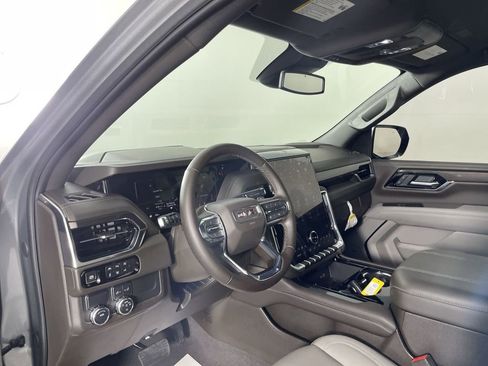 Used 2025 GMC Yukon XL Elevation image 10