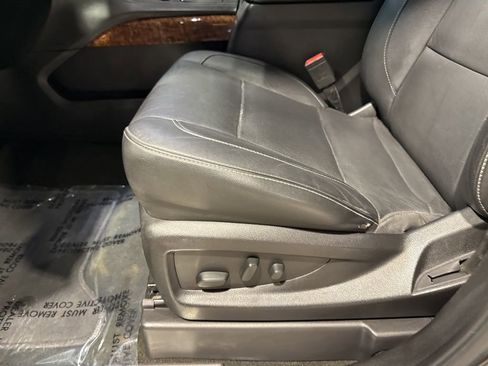 Used 2018 Chevrolet Suburban Premier AWD/4WD image 27