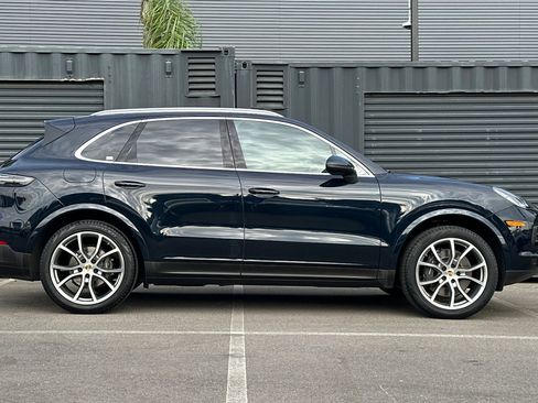 Used 2023 Porsche Cayenne Base image 9