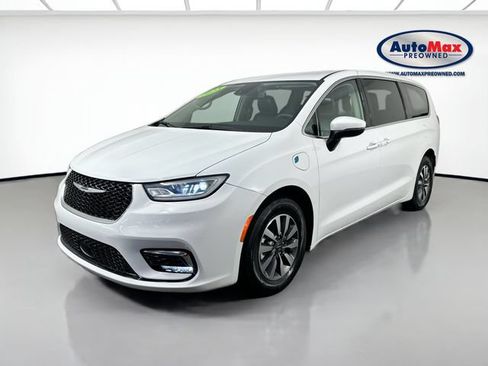 Used 2023 Chrysler Pacifica Touring-L FWD image 5