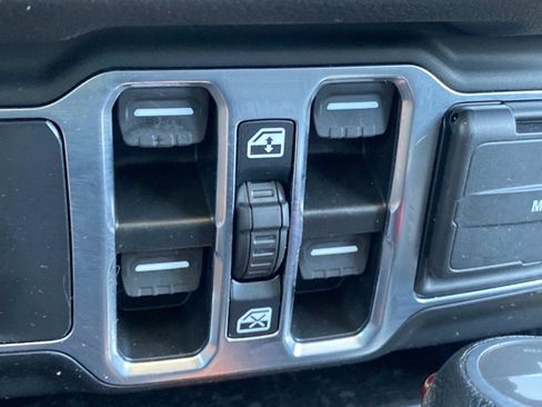 Used 2024 Jeep Wrangler Unlimited w/ Convenience Group AWD/4WD image 32
