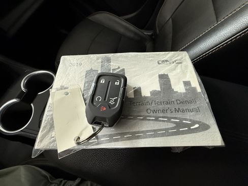 Used 2019 GMC Terrain SLT w/ Preferred Package AWD/4WD image 25