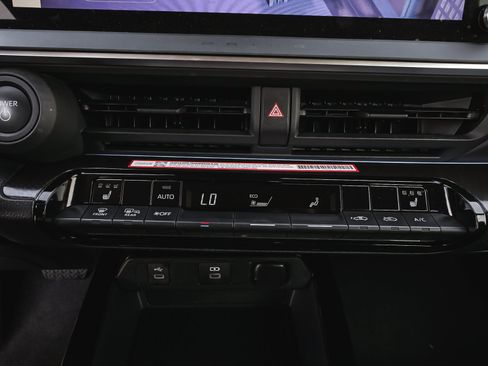 Used 2025 Toyota Prius AWD image 24
