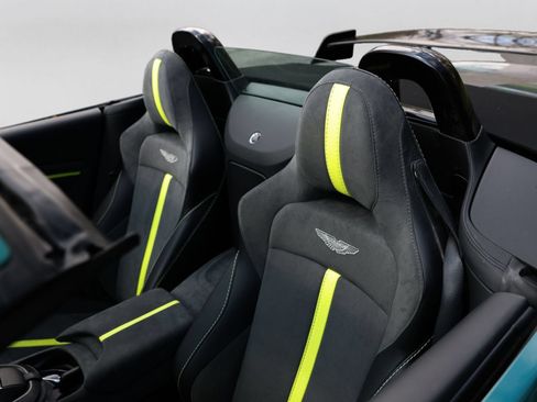 Used 2023 Aston Martin V8 Vantage Roadster RWD image 19