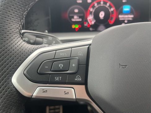 New 2026 Volkswagen Tiguan SE R-Line FWD image 9