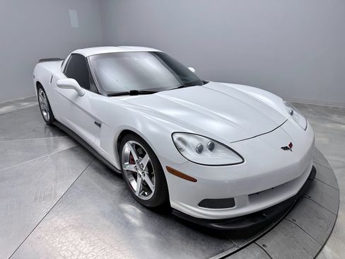 Used 2007 Chevrolet Corvette Coupe w/ Preferred Equipment Group RWD image 3
