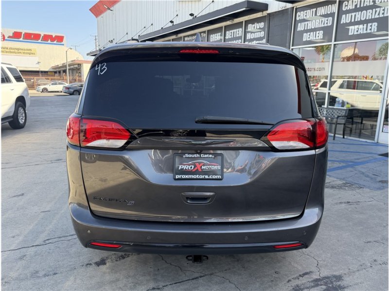 Used 2019 Chrysler Pacifica Touring-L Plus w/ Advanced Safetytec Group FWD image 5