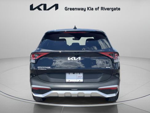 Used 2025 Kia Sportage LX FWD image 6