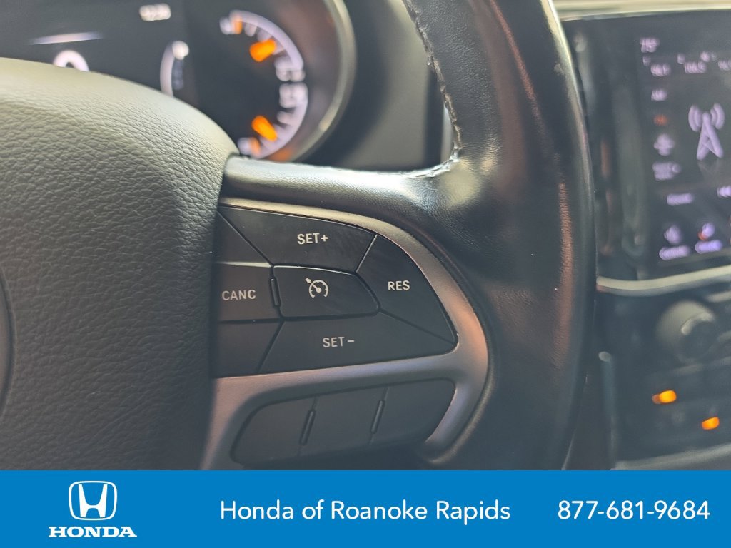Used 2020 Jeep Grand Cherokee Laredo w/ Laredo X Package RWD image 23