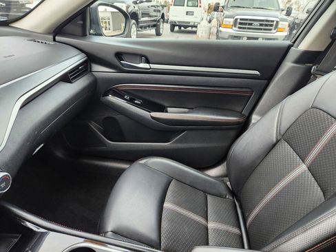 Used 2023 Nissan Altima 2.5 SR image 14