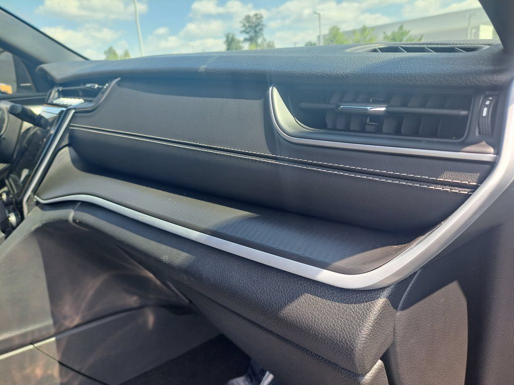 Certified 2025 Jeep Grand Cherokee Laredo X AWD/4WD image 38
