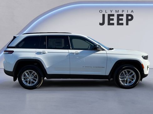 New 2025 Jeep Grand Cherokee Laredo X w/ MOPAR Finishing Package image 7
