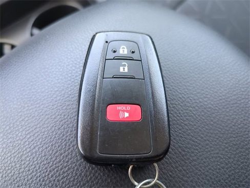 Used 2021 Toyota RAV4 XLE image 33