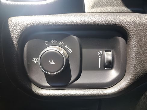 Used 2023 RAM 1500 Laramie AWD/4WD image 23