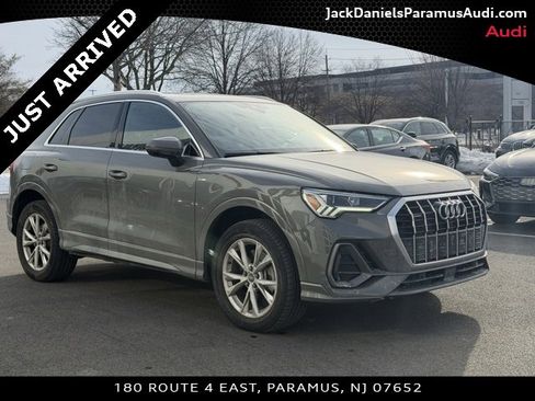 Used 2023 Audi Q3 2.0T Premium w/ Convenience Package image 3