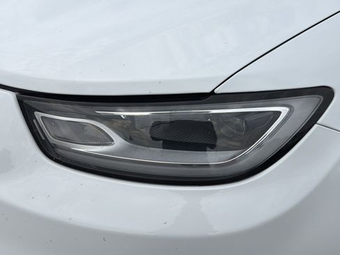 Used 2024 Chrysler Pacifica Touring-L FWD image 16