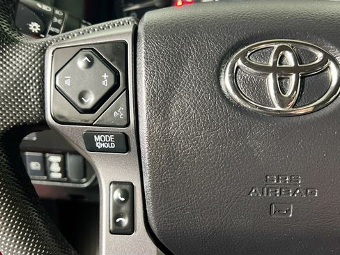 Used 2022 Toyota Tacoma TRD Sport image 18