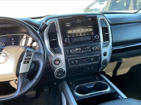 Used 2021 Nissan Titan SV w/ SV Convenience Package image 5