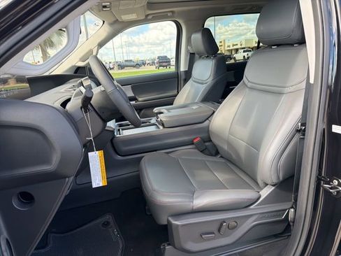 New 2025 Ford Expedition Active image 10