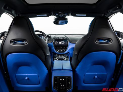 Used 2022 Aston Martin DBX image 22