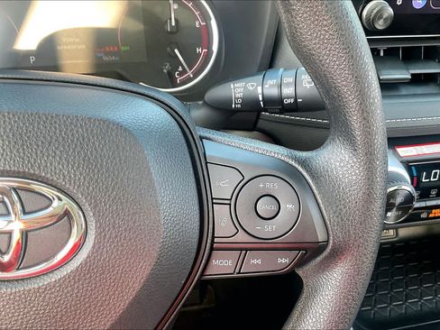 Used 2025 Toyota RAV4 XLE w/ Convenience Package FWD image 25