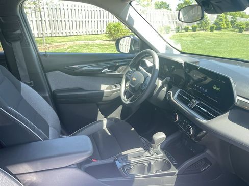 Used 2025 Chevrolet TrailBlazer LT AWD/4WD image 37